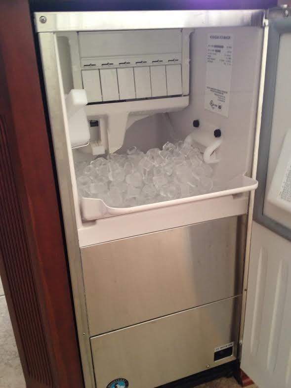 Hoshizaki AM-50BAJ-DS, 51 Lbs Ice/24Hr Top-Hat Ice Cuber w/ Built-In Bin (cabinet door)